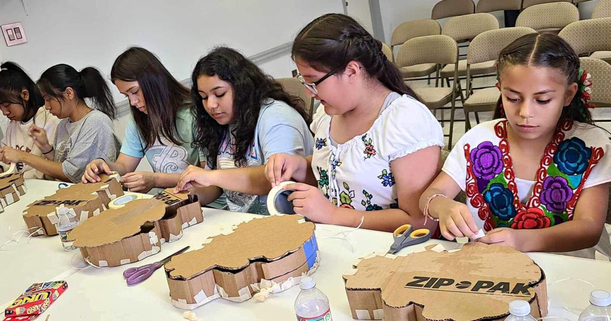 Making pinatas together | Community | whitecountycitizen.com