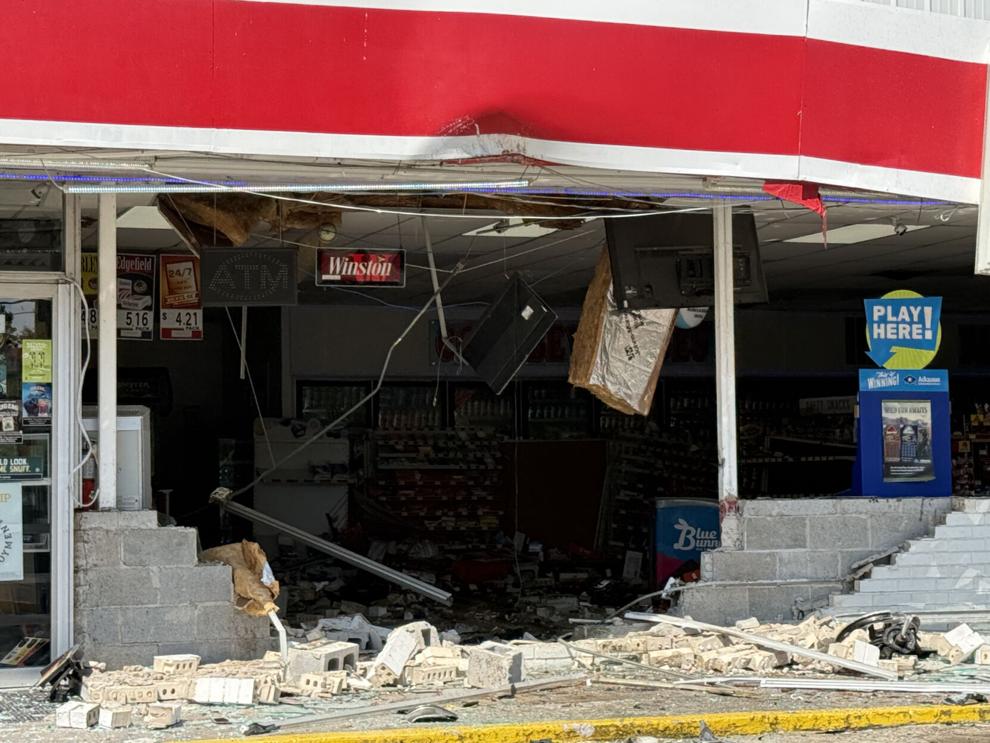 Bald Knob pursuit ends with car crashing into Searcy Mart on Maple Street