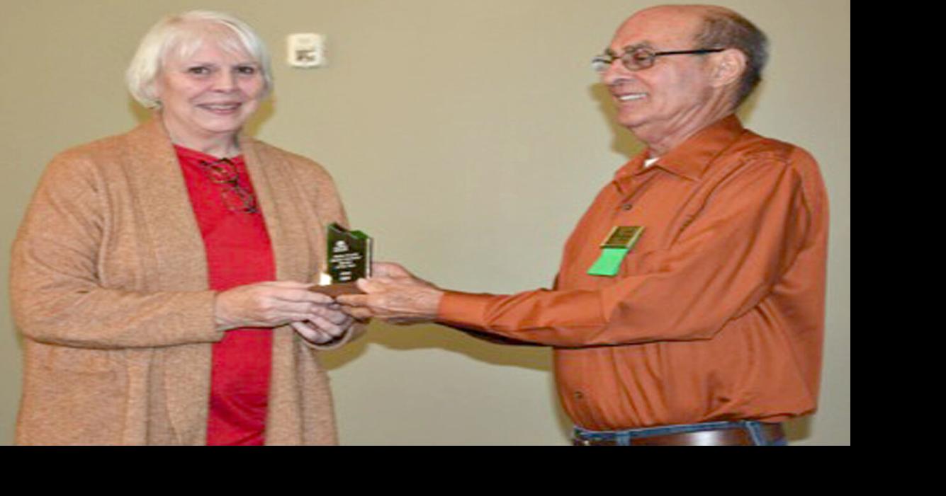 Master Gardeners present awards