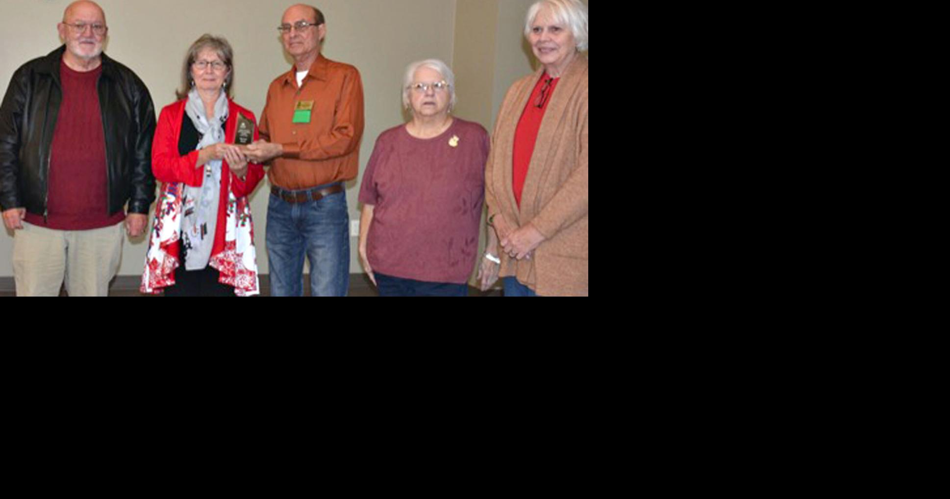 Master Gardeners present awards