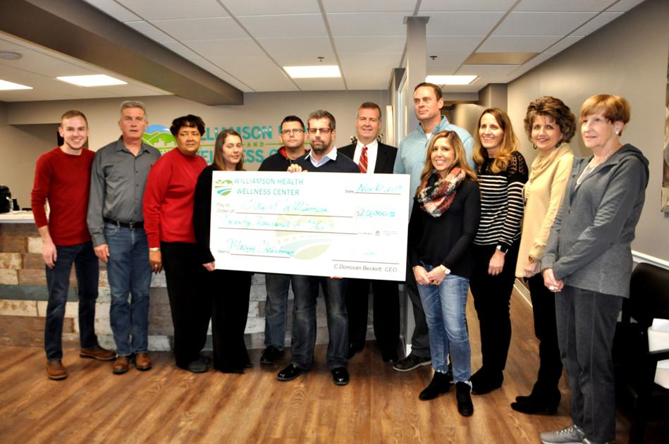 Williamson Wellness Center donates 20K for Christmas decorations News