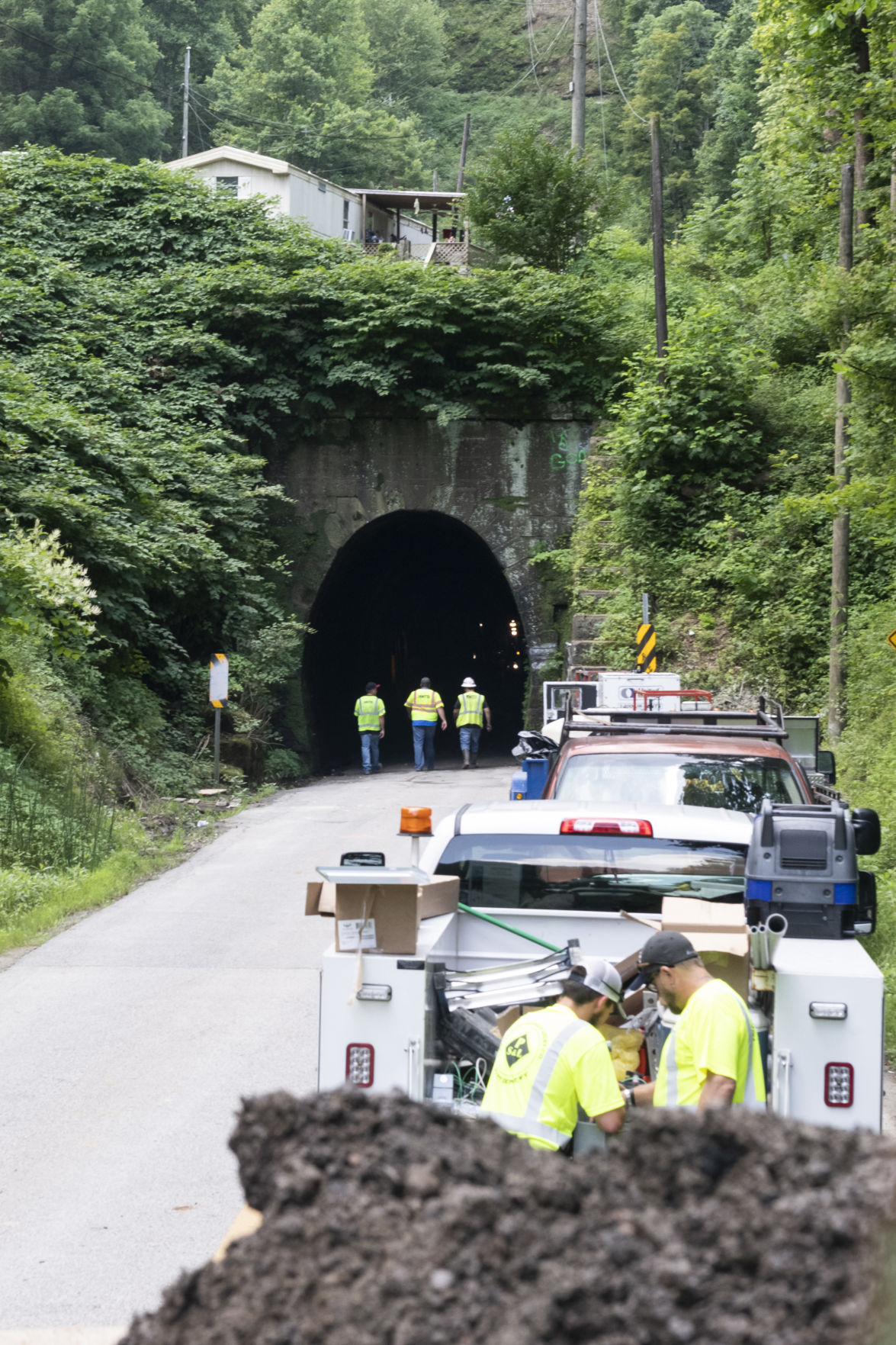 10 a.m. Dingess Tunnel, Dingess, West Virginia Special Sections