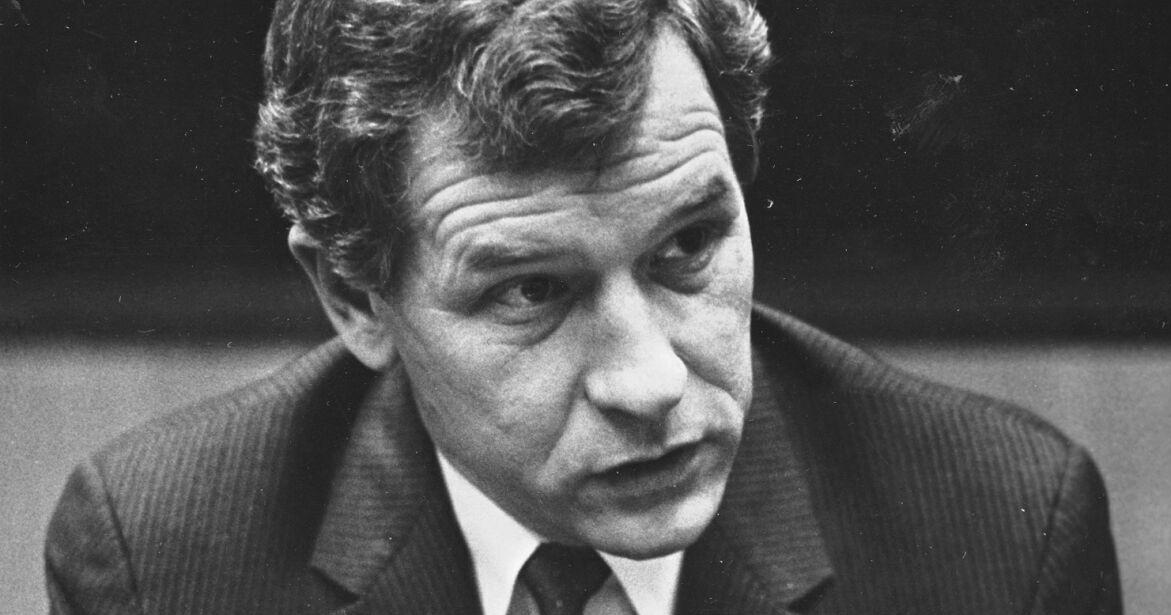 Former West Virginia justice Warren McGraw dies - Vimarsana News