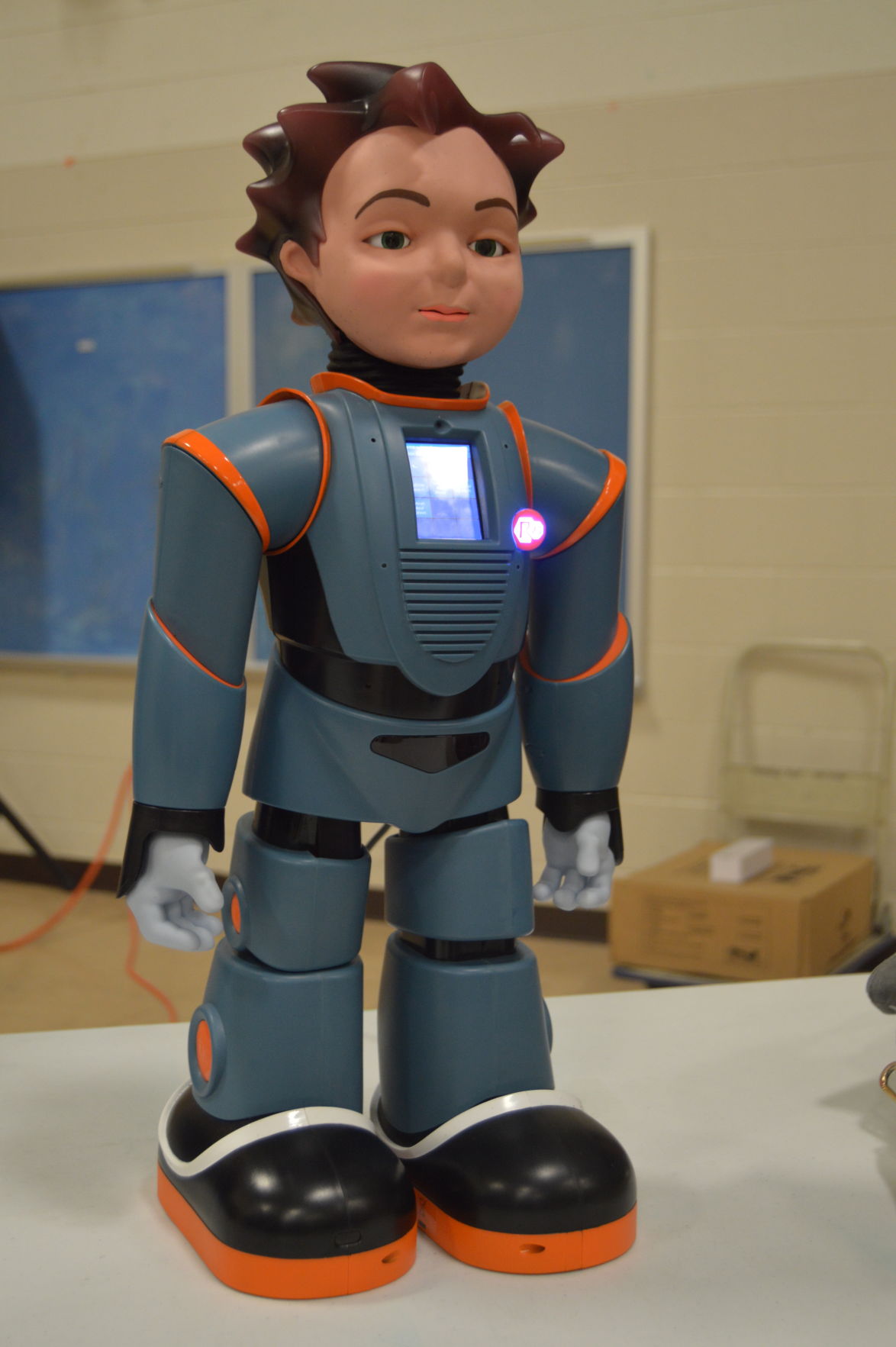 FSSD school board meets Milo, humanoid robot for autistic ...