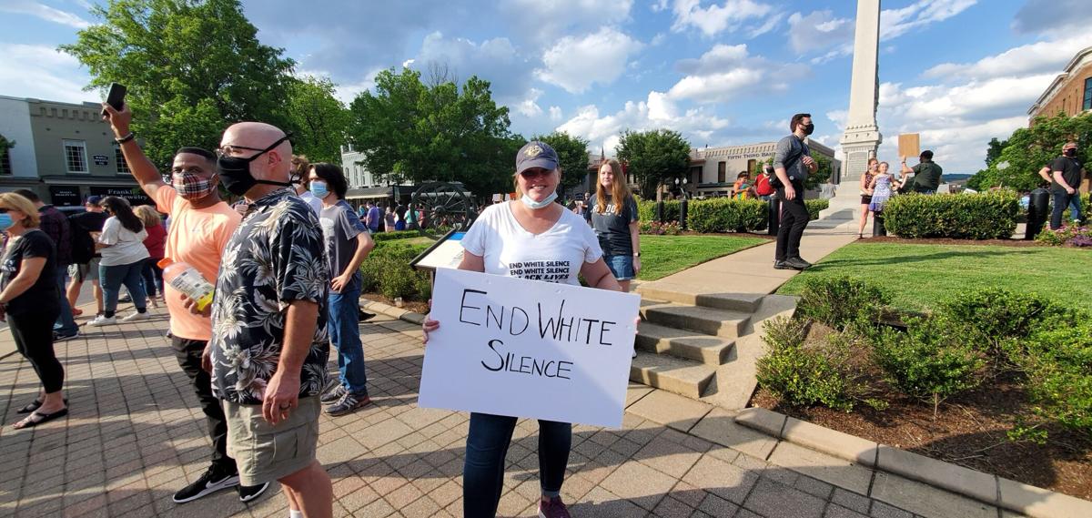 End White Silence Protest In Franklin Draws Spirited Crowd Honks Of Support News Williamsonherald Com