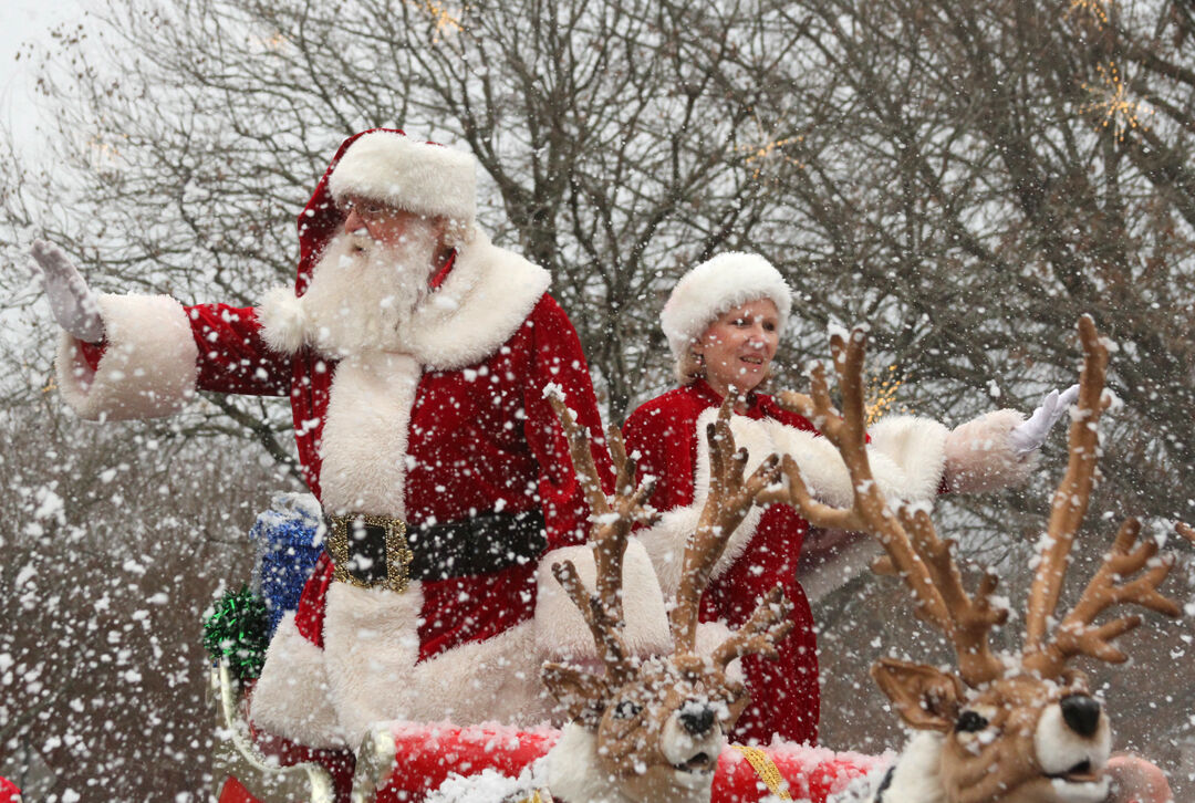 Fuquay Christmas Parade 2022 Large Crowd Celebrates Holidays At Franklin Parade | Entertainment |  Williamsonherald.com