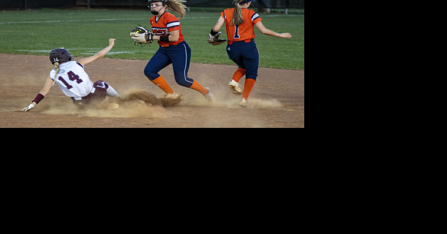 Softball Summit comes alive late, advances past Franklin Sports