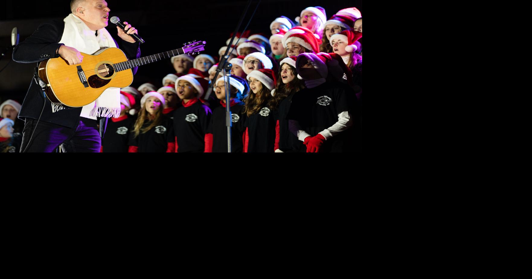 Rain doesn't stop the holiday spirit as Franklin holds annual Christmas ...