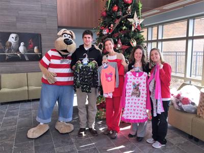 Ravenwood senior donates items to Williamson Medical in lieu of ...