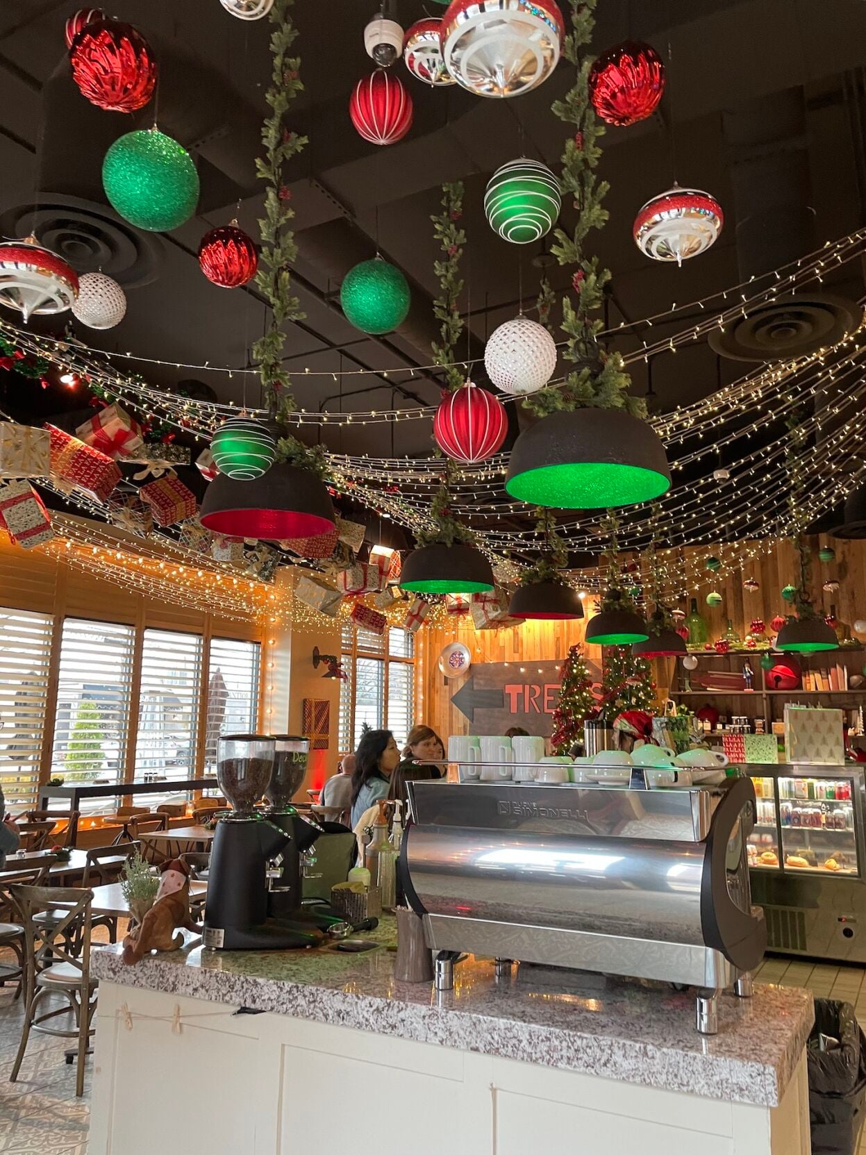 Popup Christmas bar brings spirits of the season to Franklin's