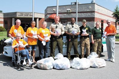 At T Pioneers Present Bears To Williamson County Sheriff S Office
