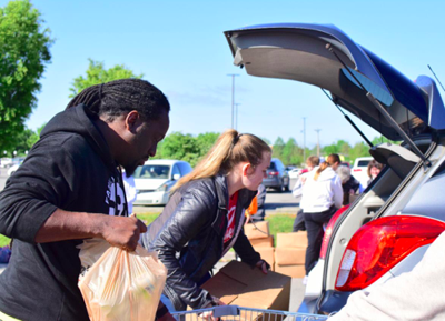 OneGenAway volunteers