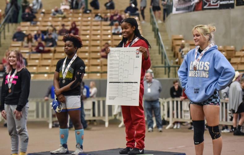 3 Clarksville-area girl wrestlers earn All-American honors