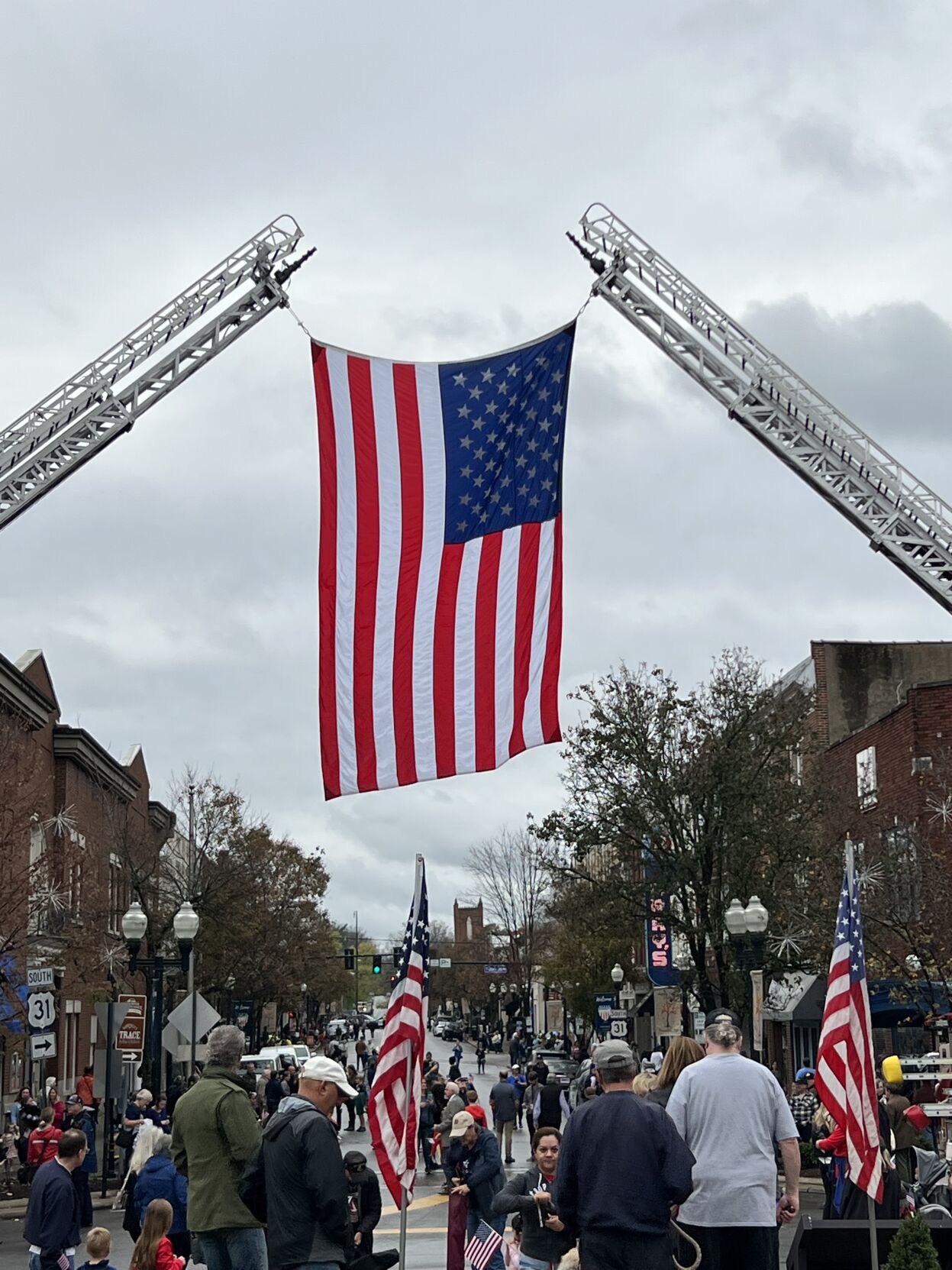 Rain doesn't dampen patriotism for Franklin Veterans Parade News