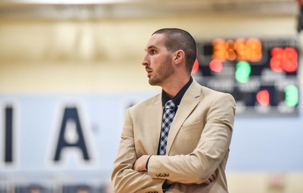 Hoops Centennial S Hickman Steps Down For New Role In Clarksville