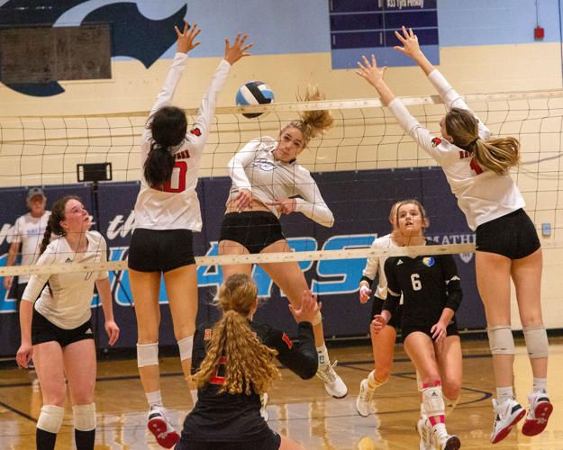 RHS v BHS 2022 District Volleyball Tournament-11.jpg
