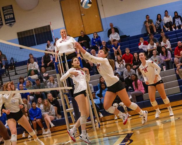 RHS v BHS 2022 District Volleyball Tournament-17.jpg