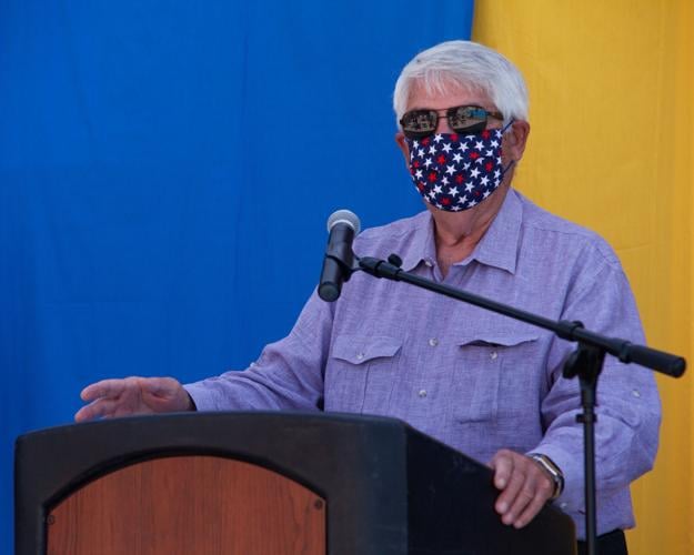 BrentwoodSplashPadRibbonCutting_071620 Rogers Anderson mask