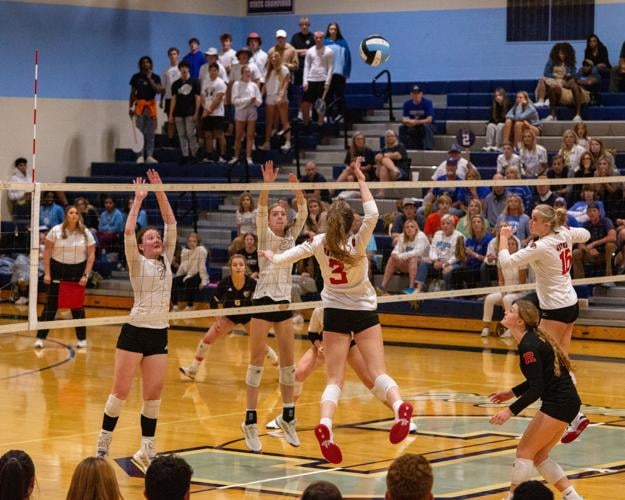 RHS v BHS 2022 District Volleyball Tournament-6.jpg