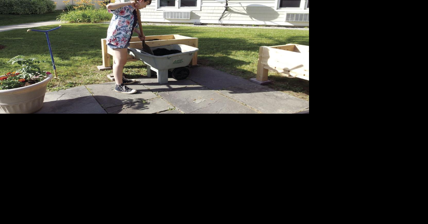Girl Scouts build raised gardens | Community | willistonobserver.com