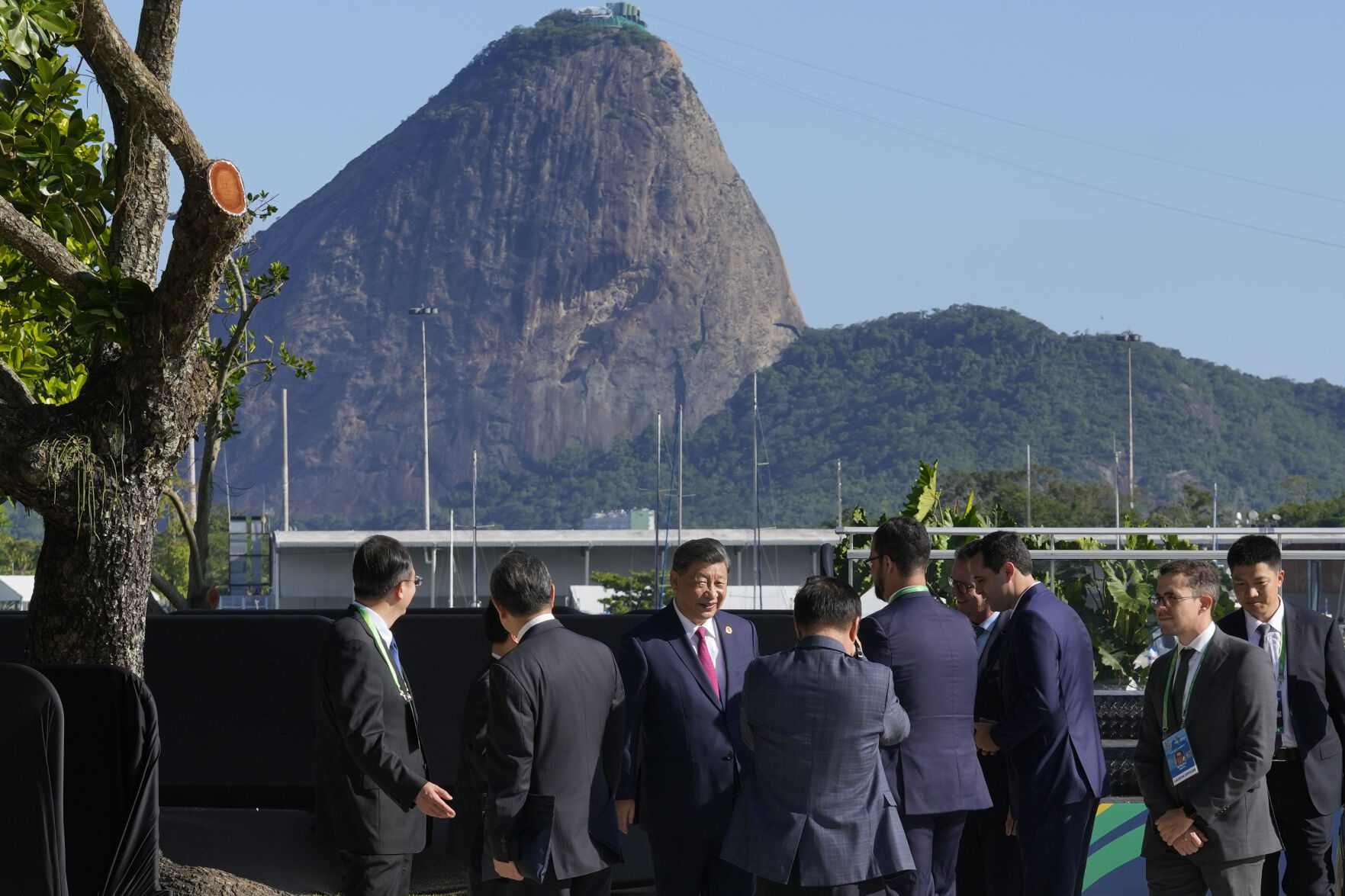 Photo-shoot Fail: Biden, Trudeau Miss Traditional Photo With World ...