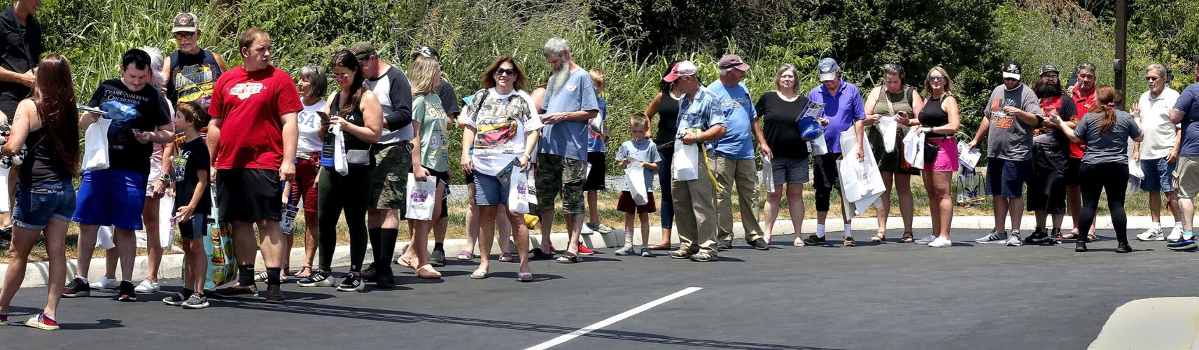 Fans come out in droves to meet NASCAR's Logano at Hang 10 Car Wash