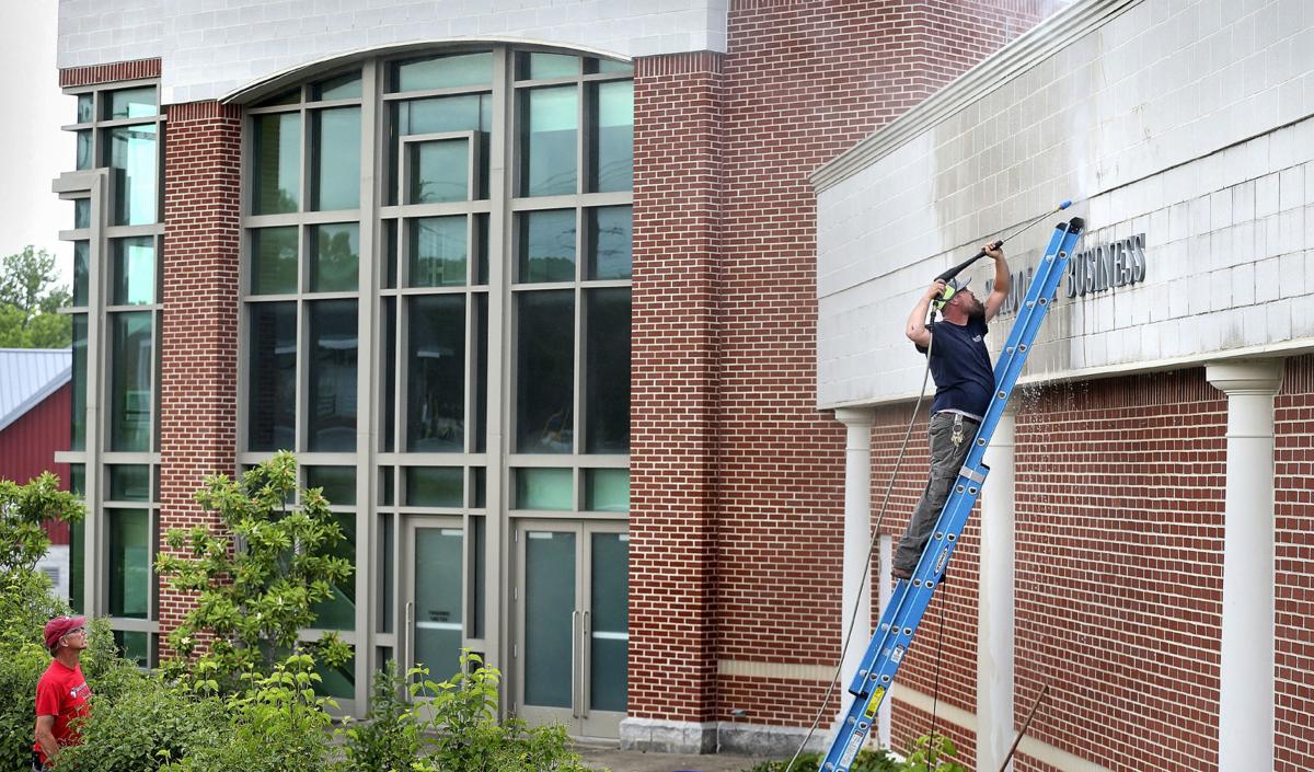 Former U S Sen Harry F Byrd Jr S Name Removed From Su S School Of Business Education Winchesterstar Com