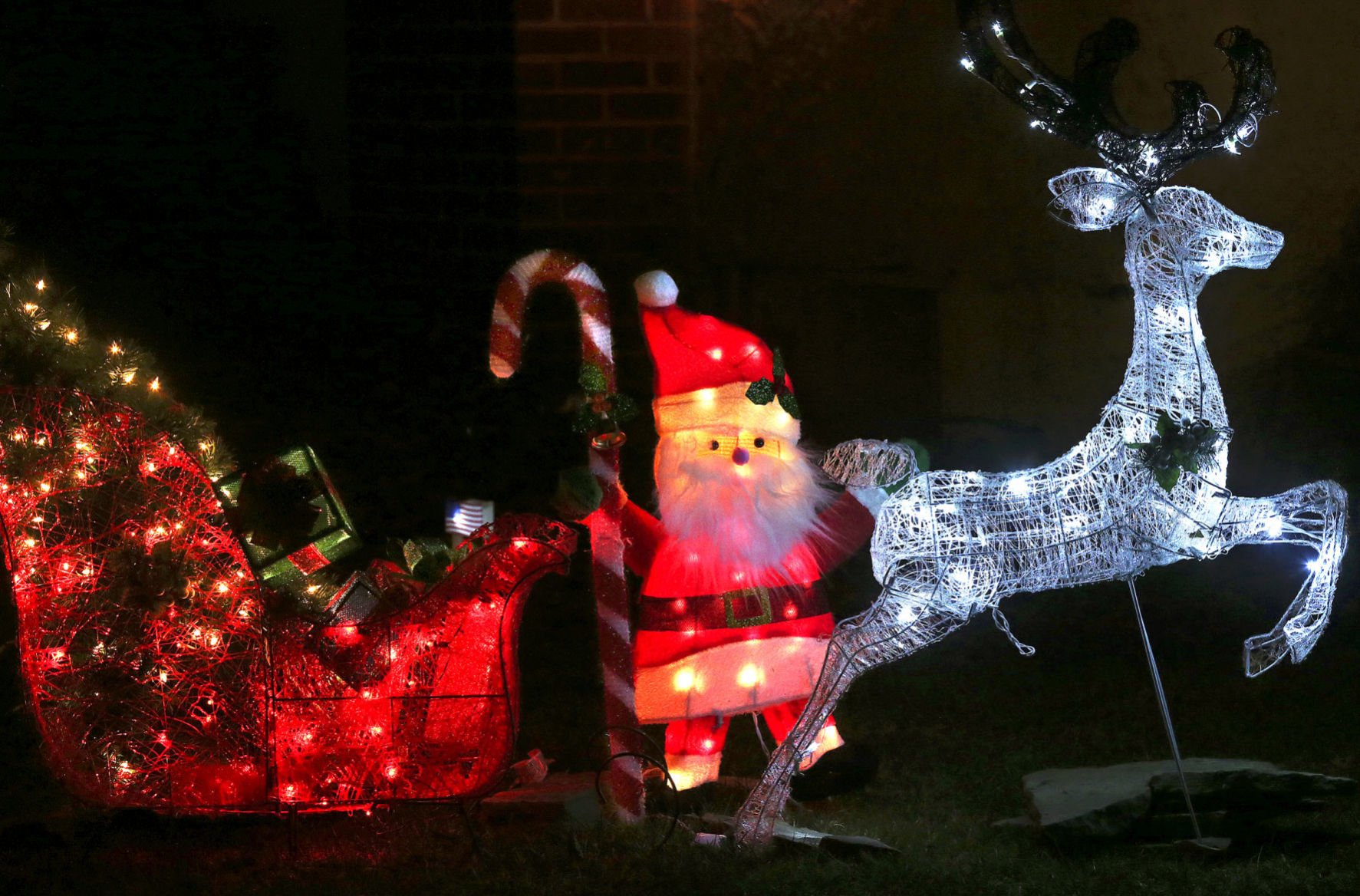 Frederick County Farmhouse Bathed In Christmas Light Glow | Winchester ...