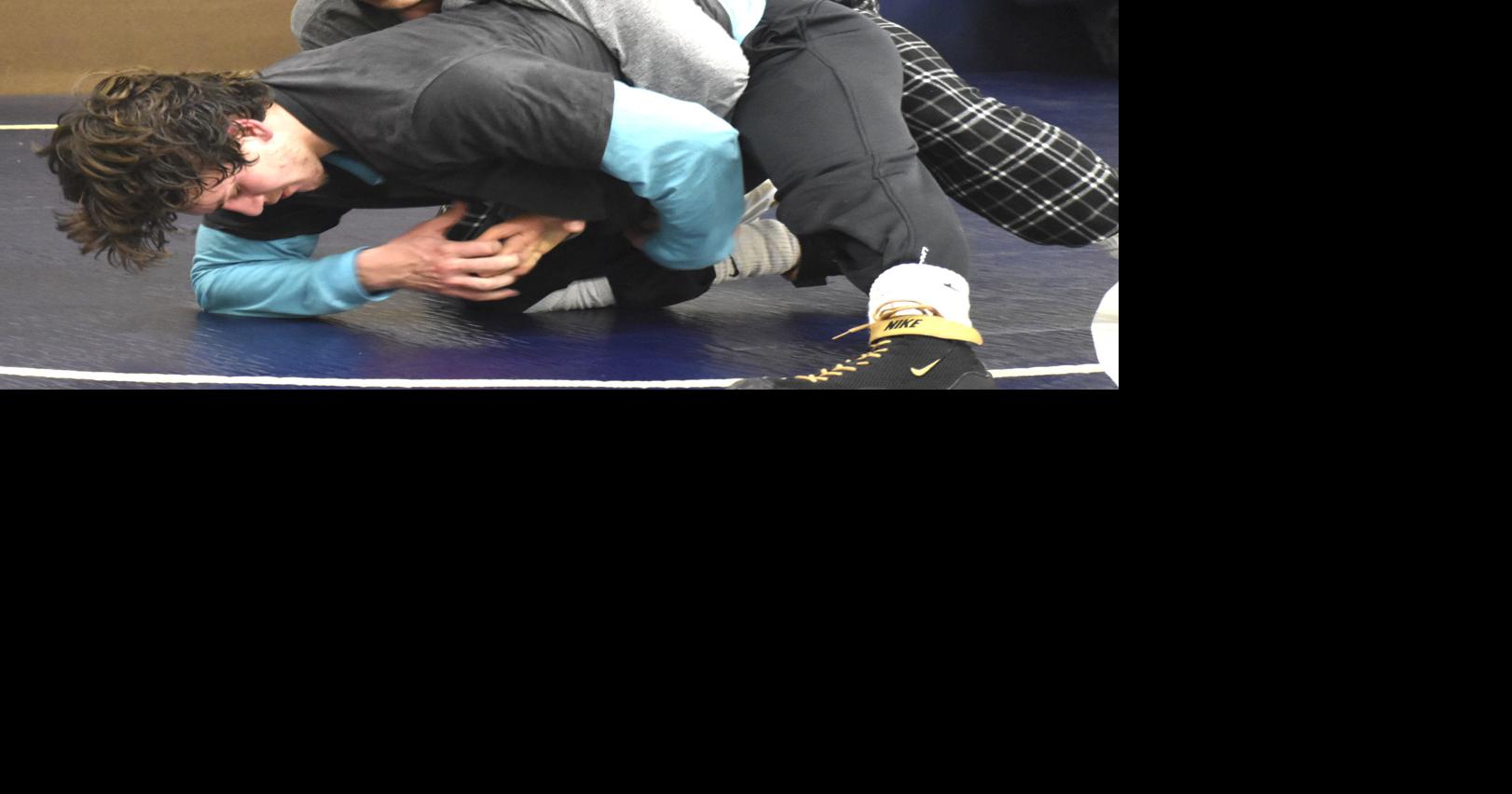 Wrestling Preview Colonels return six state qualifiers from last year