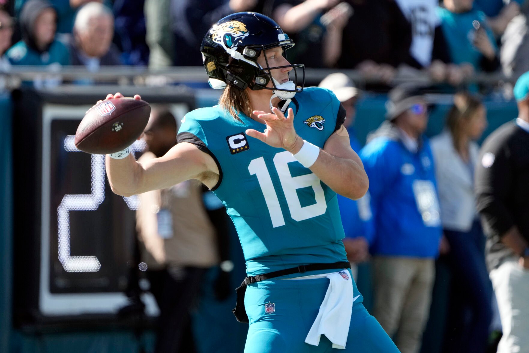 Jaguars QB Trevor Lawrence Out With A Concussion After Violent Hit From ...