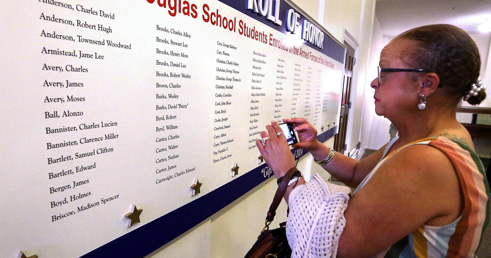 Handley seniors present class gift honoring local Black WWII veterans - Vimarsana News