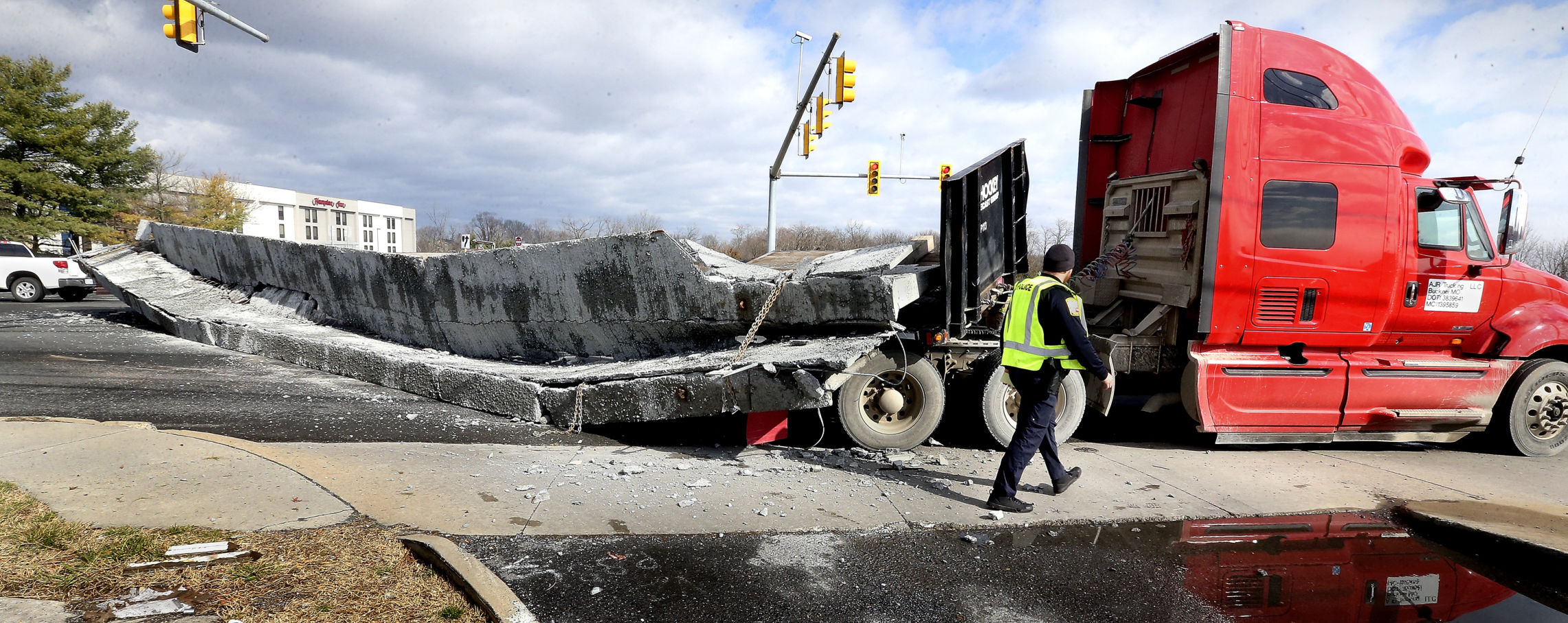 Lost load snarls traffic | Winchester Star | winchesterstar.com