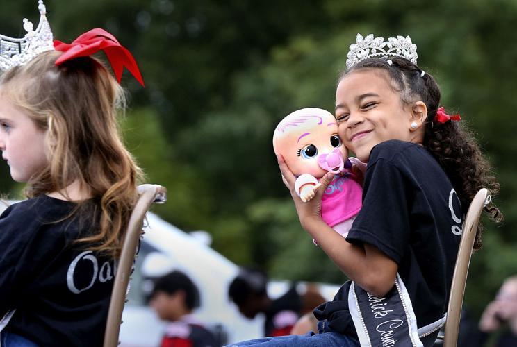 Sherandy Scenes from Sherando's 2024 homecoming parade | Winchester Star ...