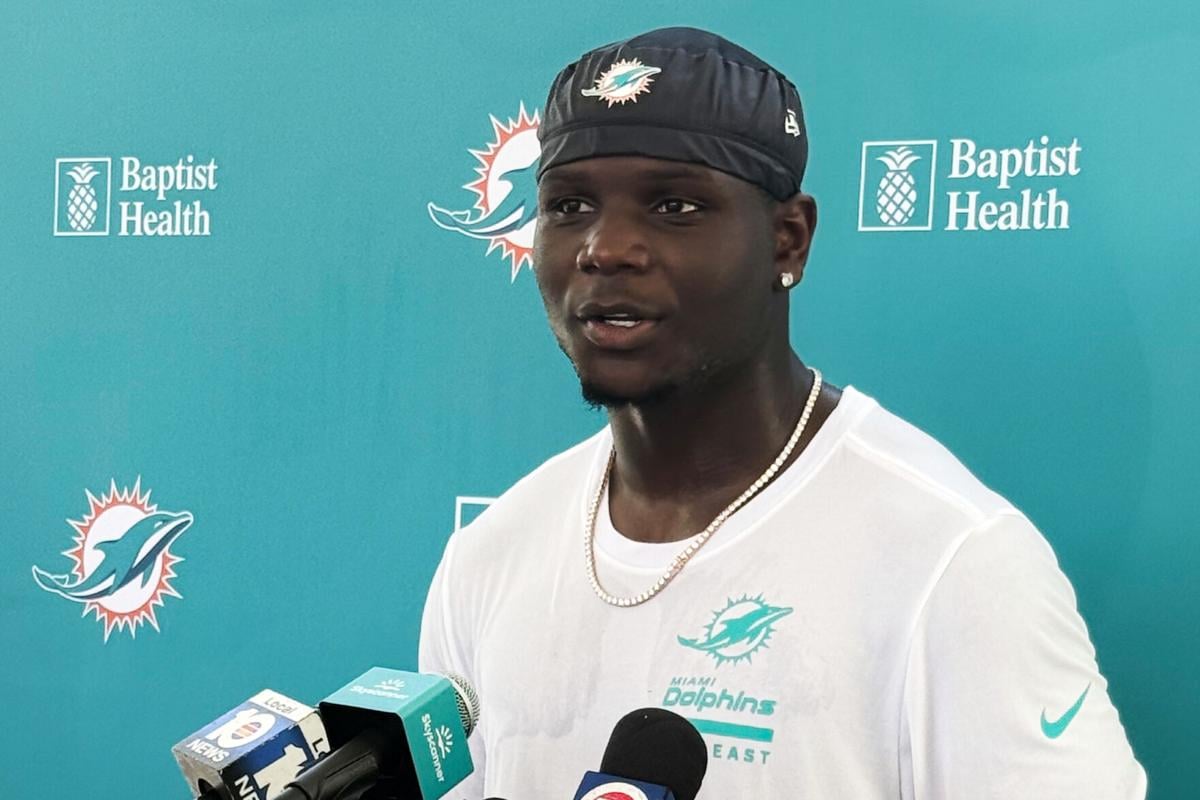 Dolphins Activate Rookie Chris Bell, Still Out vs Giants
