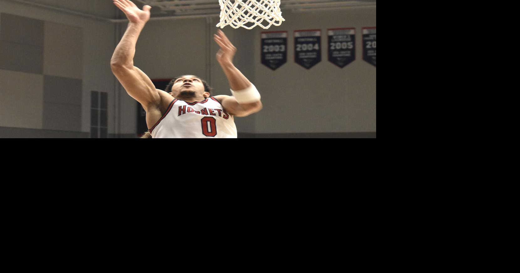 Hot start, gritty finish helps Shenandoah men improve to 6-0