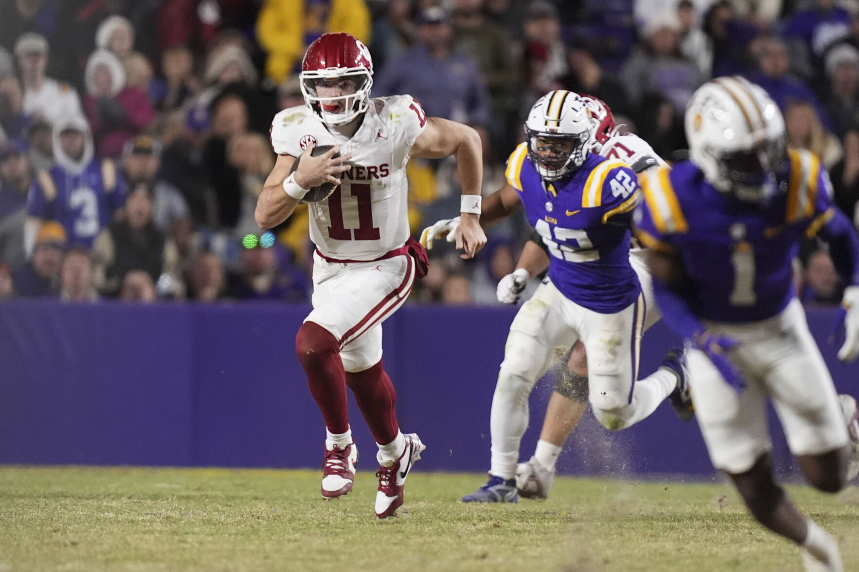 Oklahoma Plays Navy For The Armed Forces Bowl | Associated Press ...