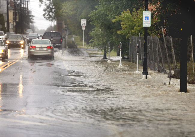 Heavy rainfall floods local roads, buildings | News | winchesterstar.com