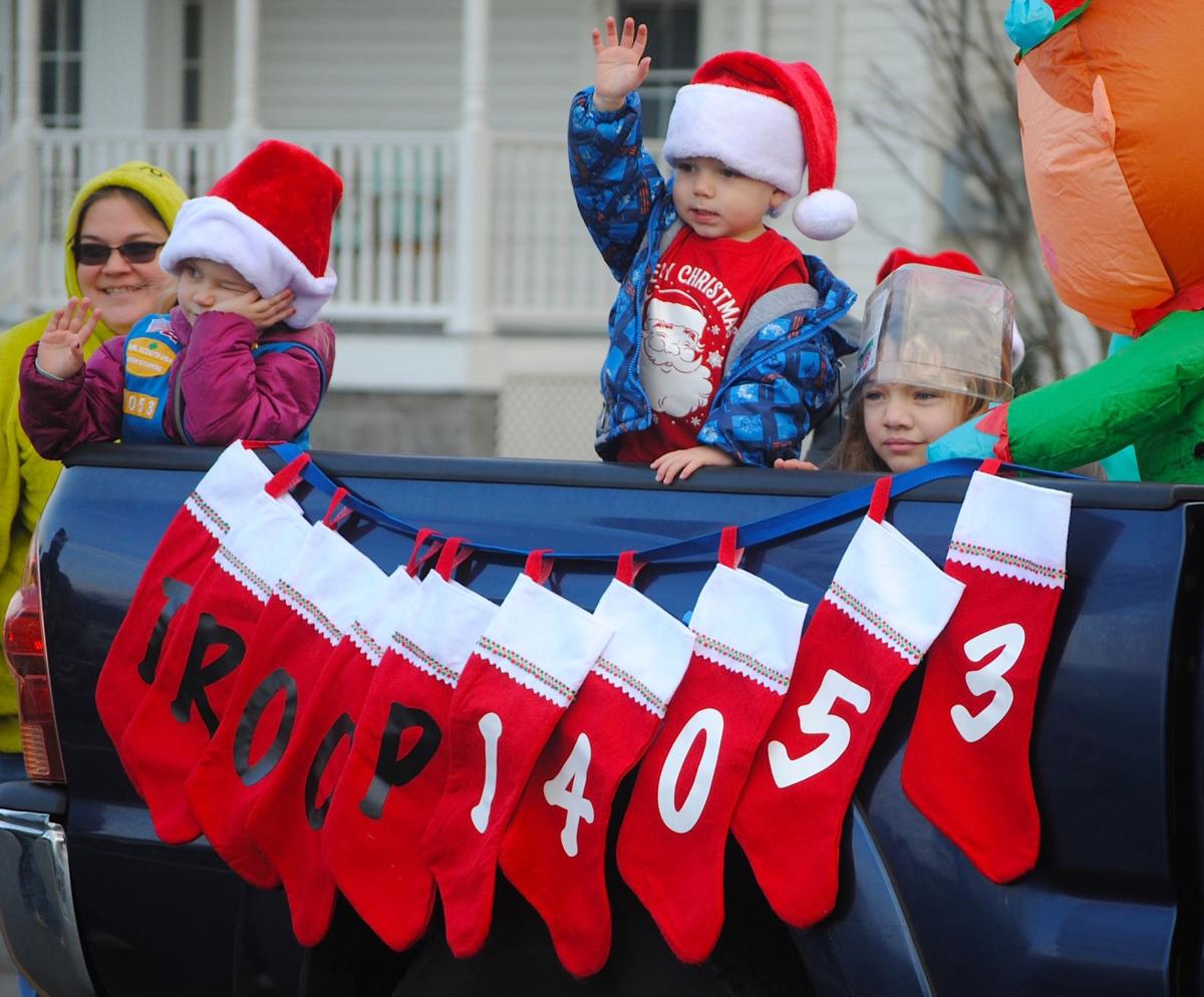 Middletown Christmas Parade 2022 Middletown Christmas Parade Draws A Crowd | Winchester Star |  Winchesterstar.com