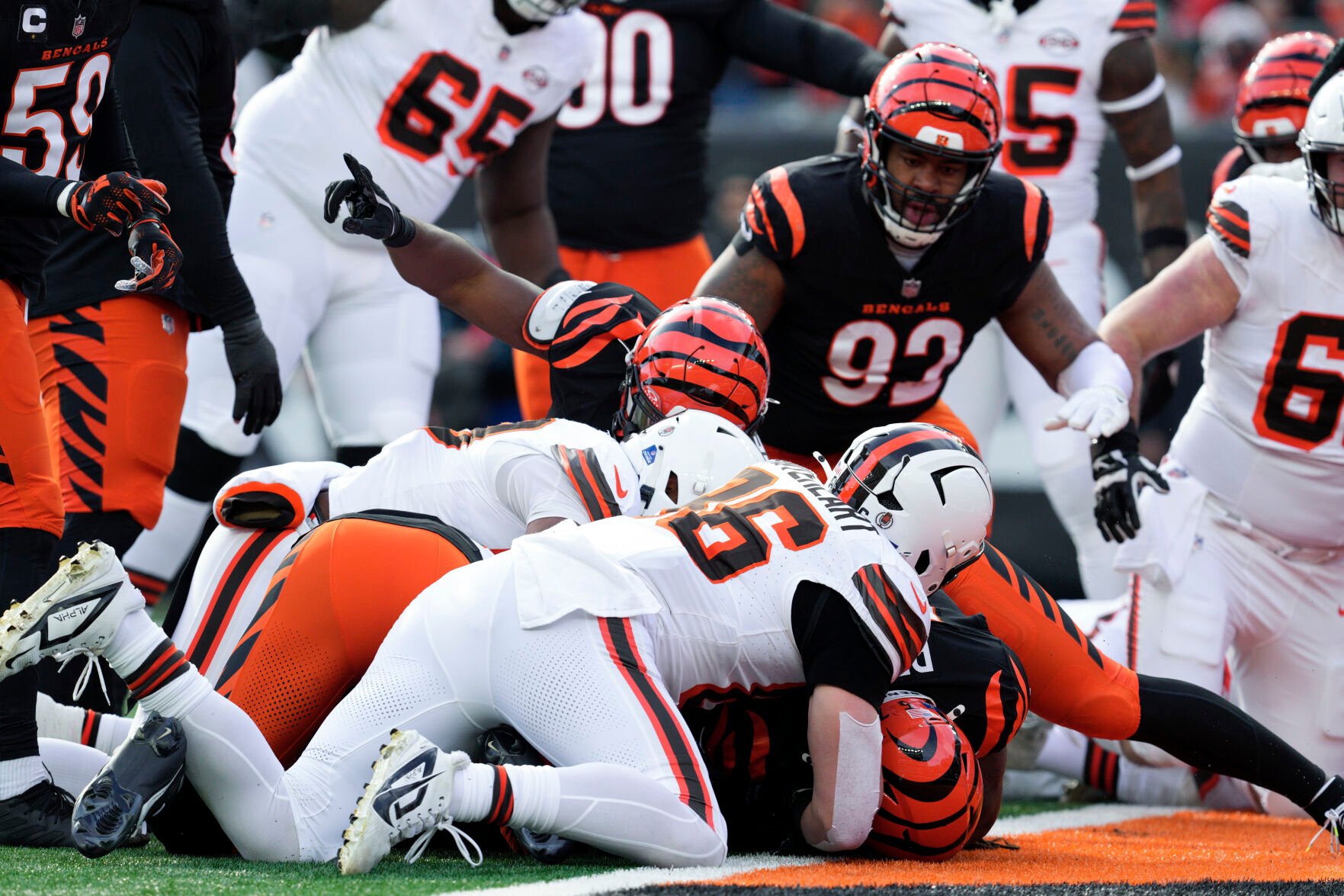 Burrow Throws 3 TD Passes And Bengals Keep Playoff Hopes Alive With 24 ...