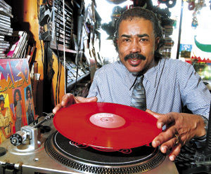 Vinyl records are a hit again, even with people in their 20s and ...