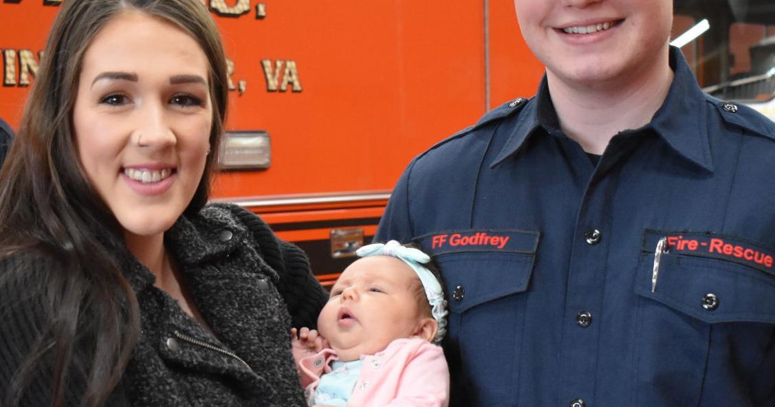 Mother, baby reunite with first responders who delivered infant ...