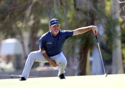 Tough Way To Finish As Madison S Jerry Kelly Winds Up 10 Strokes Schwab Rd 4 Jerry Kelly Sizing Putt Jpg
