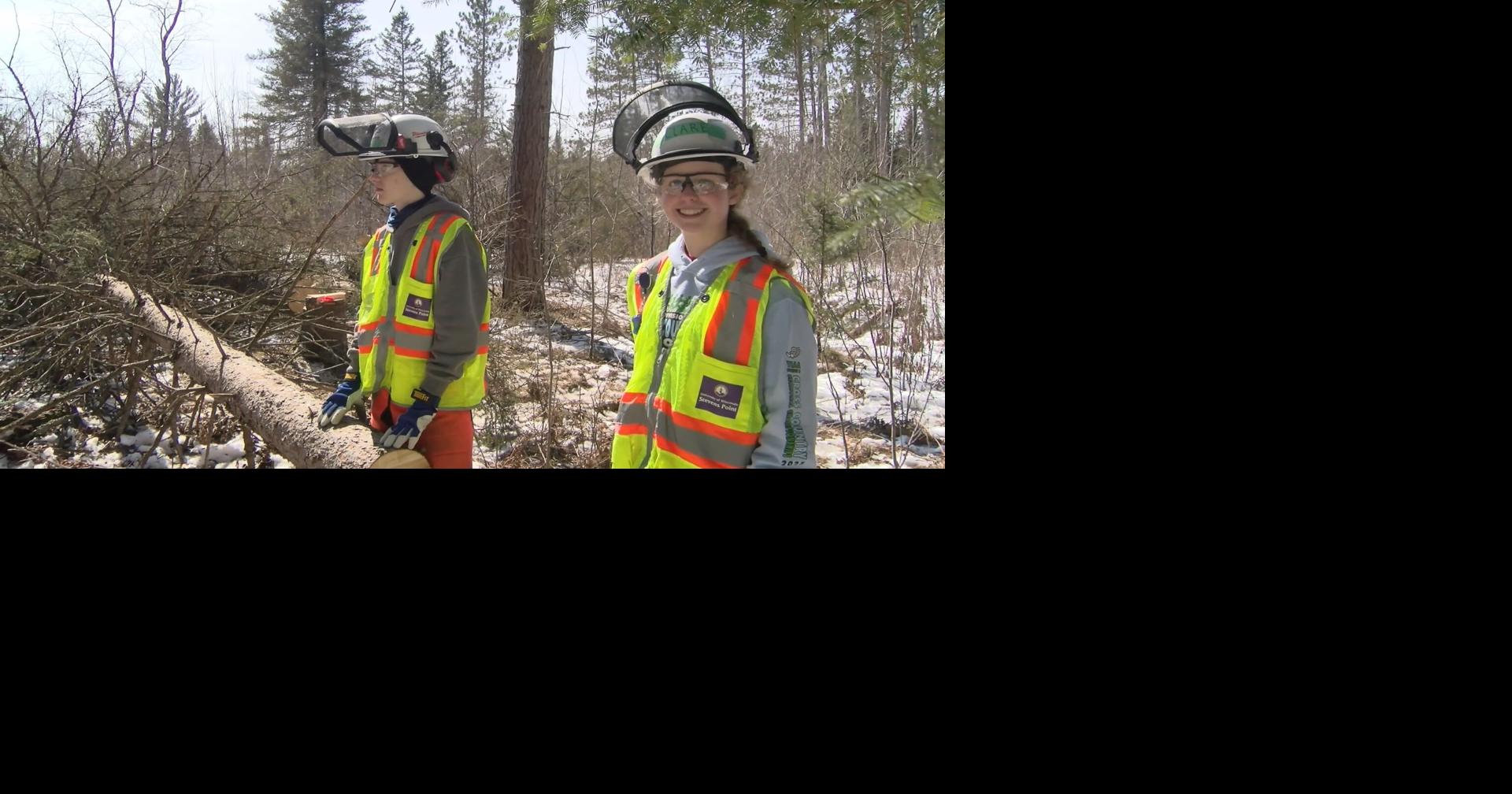 Students get hands-on tree felling experience in Wisconsin forestry course