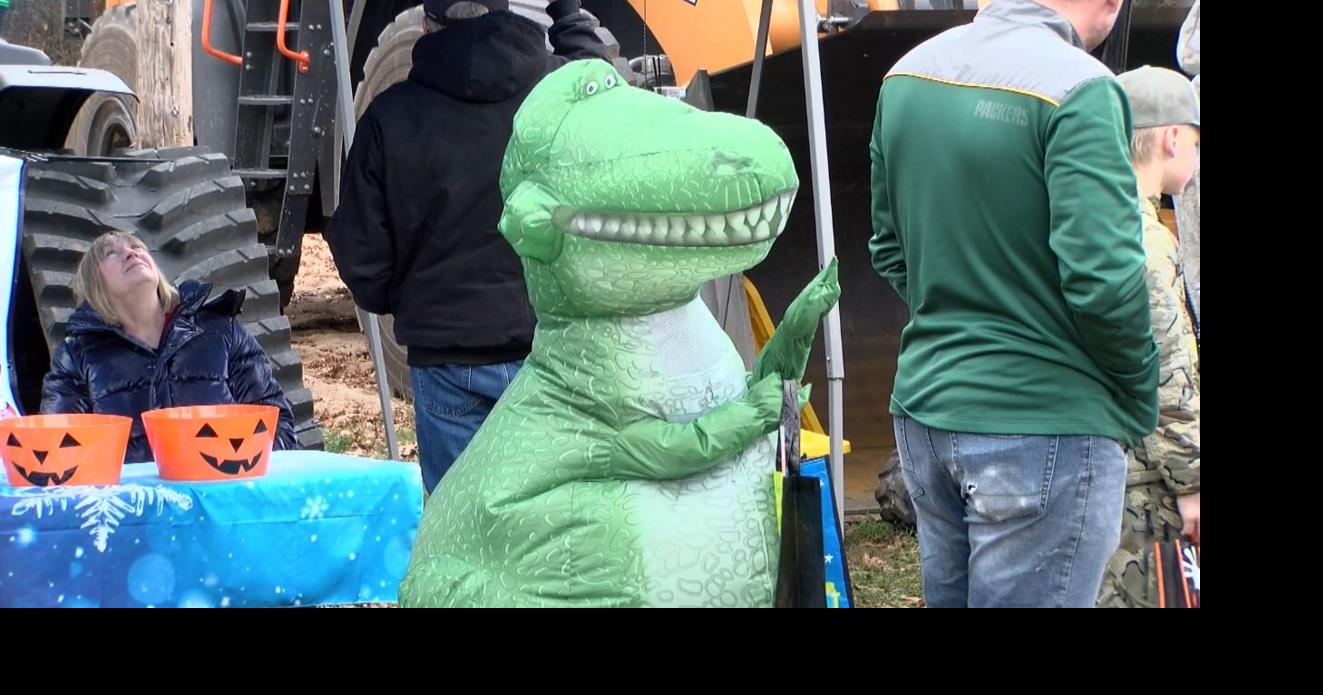 Loop Hole bar and grill hosts 4th annual trunk or treat event for ...
