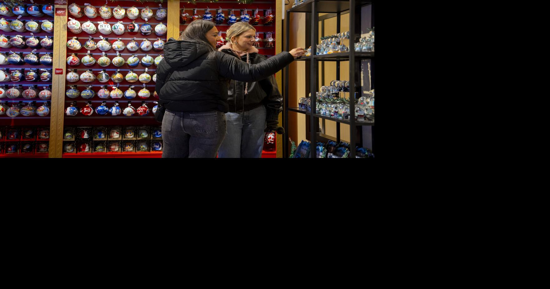 Shoppers’ Holiday Spending Could Help Keep the Economy Humming