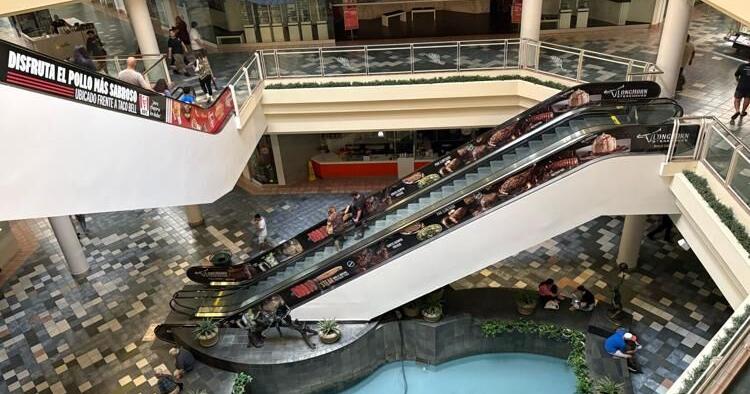 Which shopping malls will be open during Thanksgiving and Black Friday?