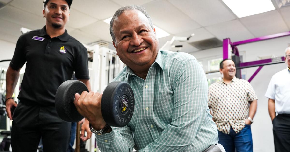 Planet Fitness Donates Equipment to the Caguas Municipal Police