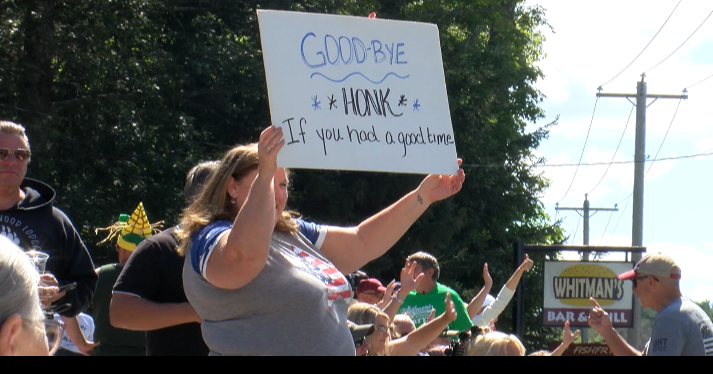 Locals wave goodbye to summer travelers