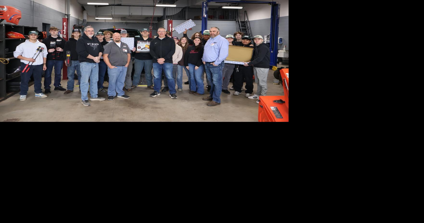 Mount Horeb students get tools, career advice from O'Reilly Auto Parts