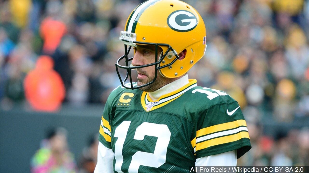 Aaron Rodgers signs bumper contract extension with Green Bay Packers